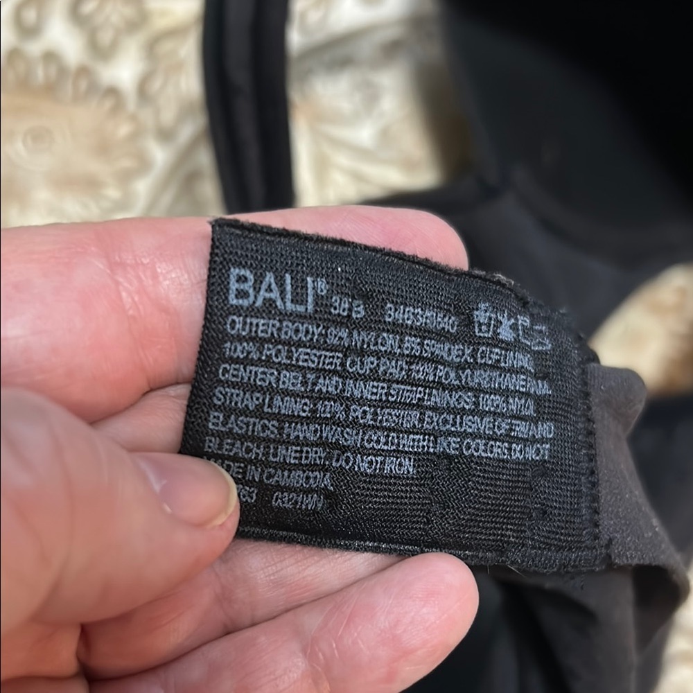 Bali Women's Bra 38B Black NWOT Stretchy Soft Cup No Wire Adjustable Straps - Picture 6 of 6
